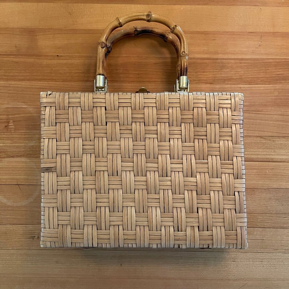 Vintage wicker purse with bamboo handle